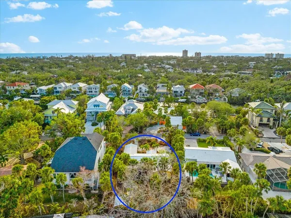 $675,000 | 5019 Commonwealth Drive, Sarasota, FL 34242