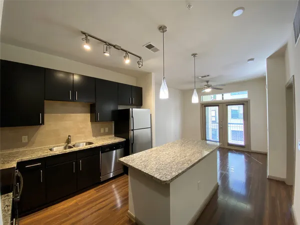 $1,441 | 2700 Brazos Street, Unit 4221, Houston, TX 77006