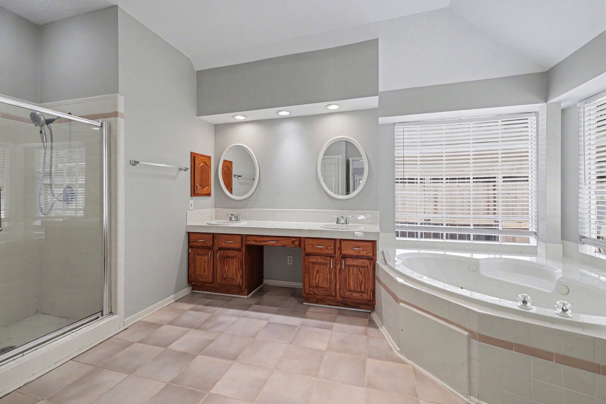 215 Bristol Bend Circle Spring, TX 77382 - Photo 20 of 25 a spacious bathroom with a tub sink and mirror