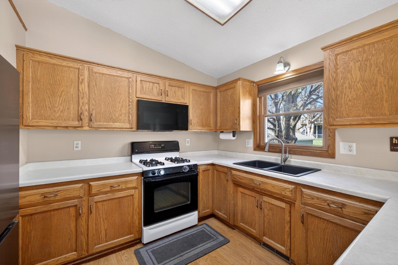 4415 Valley Drive Northwest Rochester, MN 55901 - Photo 9 of 32