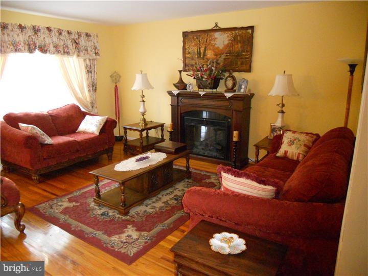 697 Springdell Road King of Prussia, PA 19406 - Photo 5 of 14 Living Room