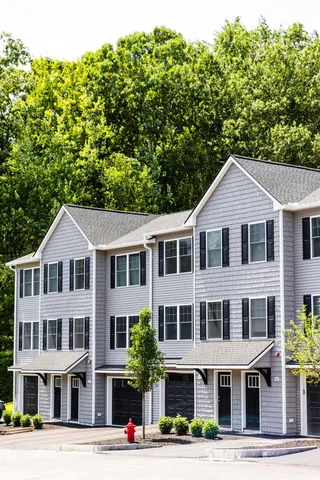 $3,100 | 1 Saddle Rock Way, Manchester, NH 03102