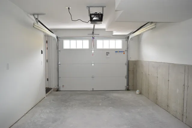 $3,100 | 1 Saddle Rock Way, Manchester, NH 03102