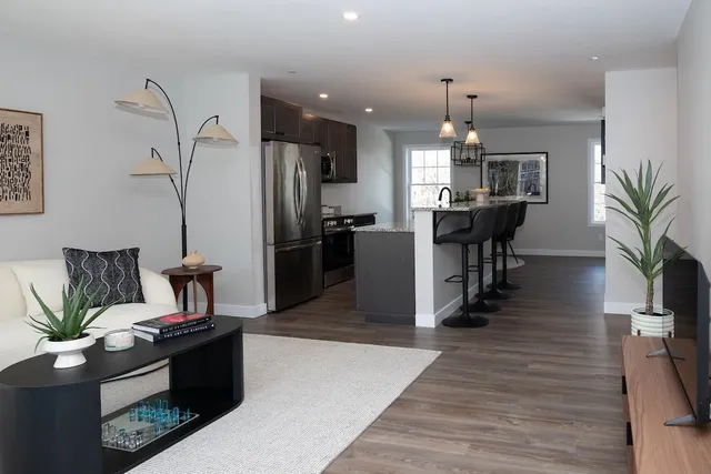 $3,100 | 1 Saddle Rock Way, Manchester, NH 03102