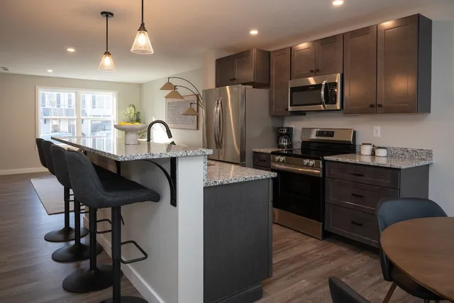 $3,100 | 1 Saddle Rock Way, Manchester, NH 03102