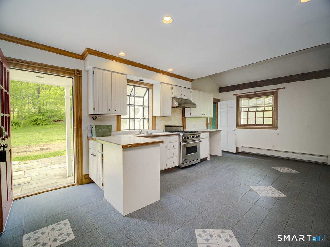388 Amity Road Woodbridge, CT 06525 - Photo 8 of 39
