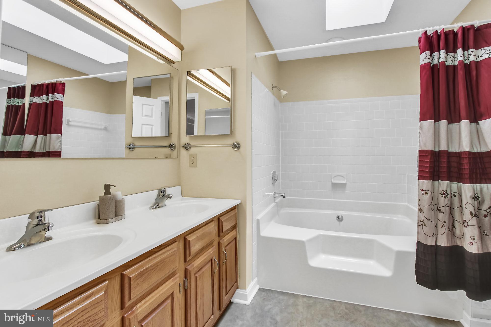 3145 Raintree Road York, PA 17404 - Photo 19 of 28 Master Bath