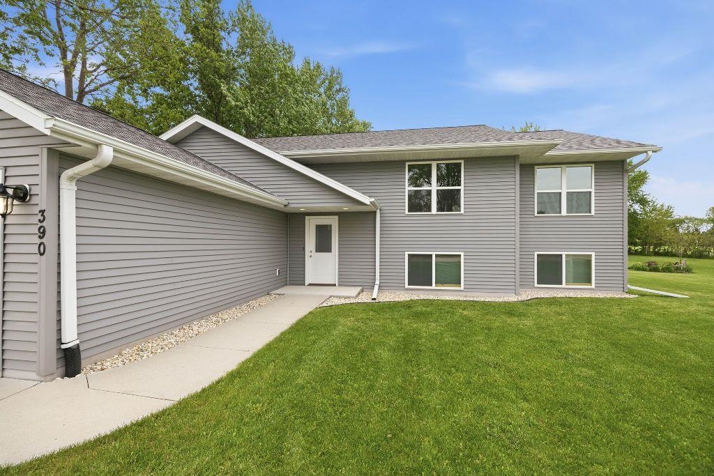 390 Meadow Lane Columbus, WI 53925 - Photo 6 of 63