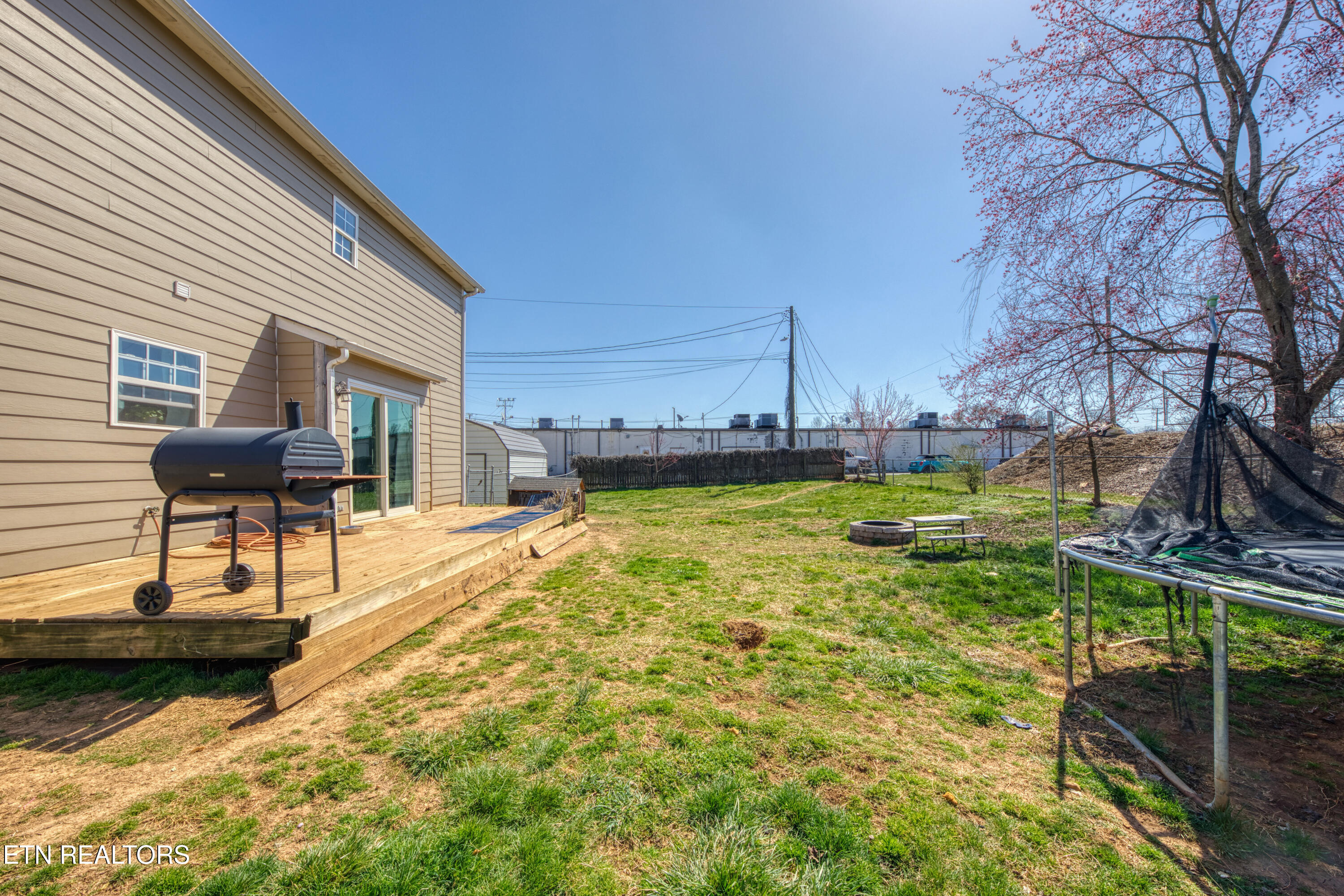 7624 Camden Road Powell, TN 37849 - Photo 13 of 14 13Back1