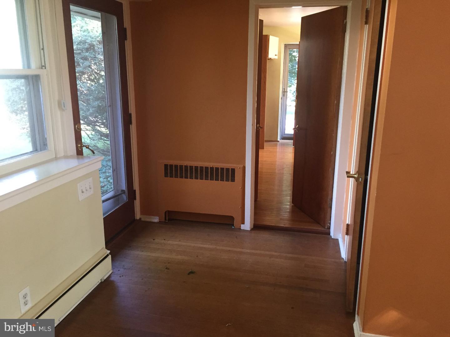21 Home Road Hatboro, PA 19040 - Photo 10 of 25 Foyer