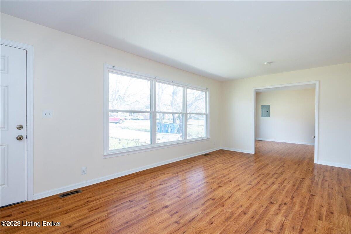 7402 Cardinal Road Crestwood, KY 40014 - Photo 8 of 29 Living Room