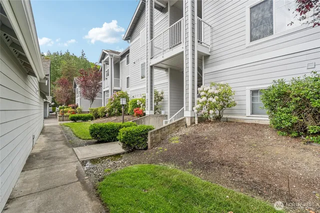 a picture of a bench in the wall