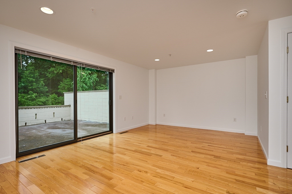 8 Emerson Court, Unit 8 Amherst, MA 01002 - Photo 4 of 42