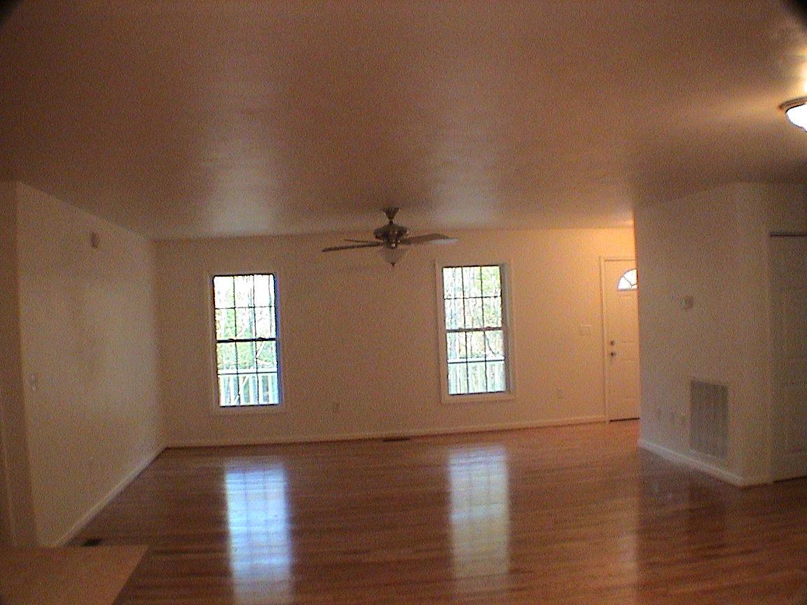 5521 Peaceful Valley Road New Castle, VA 24127 - Photo 5 of 7 Livingroom