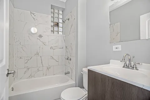 $3,750 | 1935 North Damen Avenue, Unit 2, Chicago, IL 60647