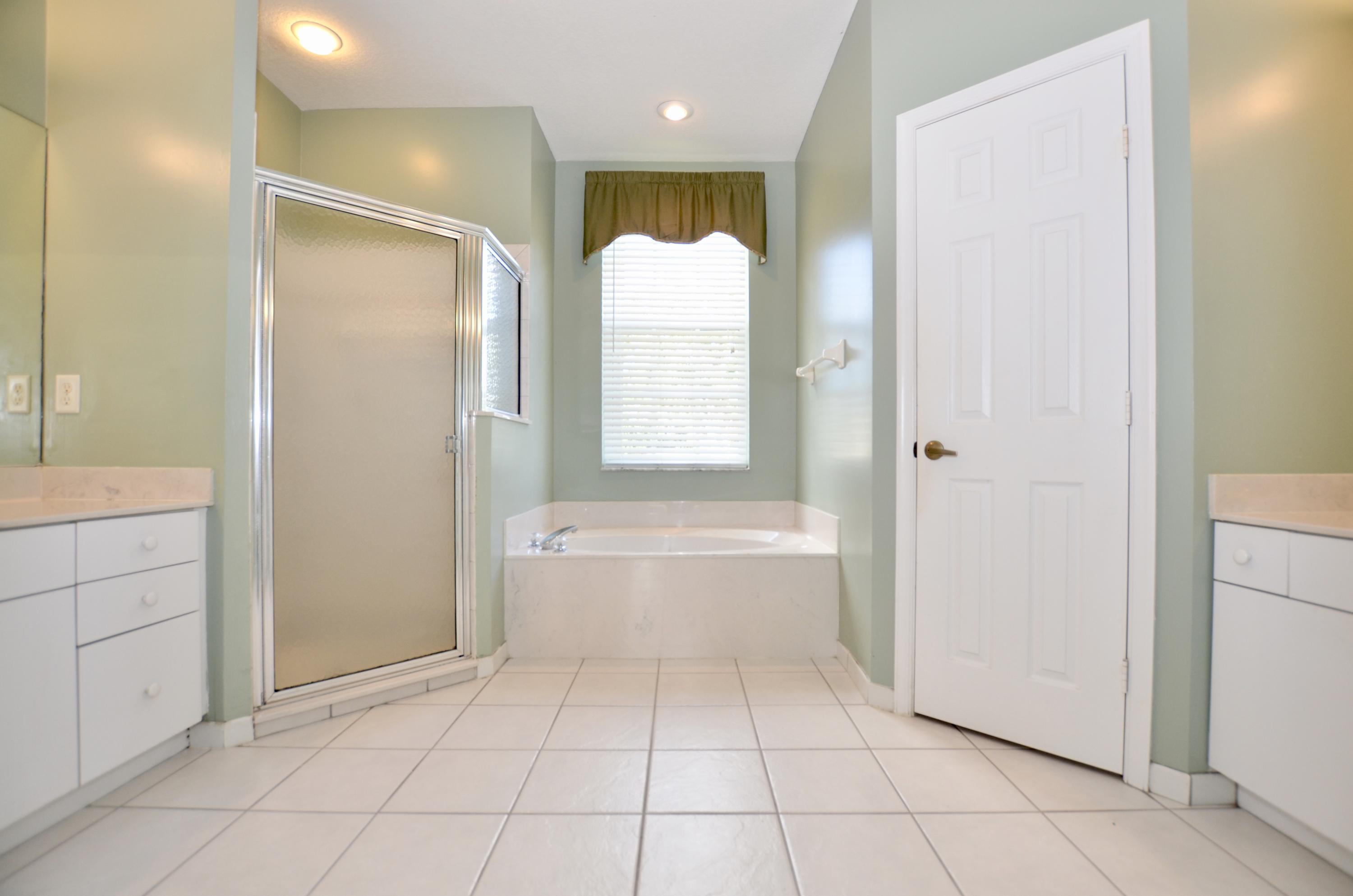 331 Southeast Fisk Road Port St. Lucie, FL 34984 - Photo 18 of 28 Master Bath