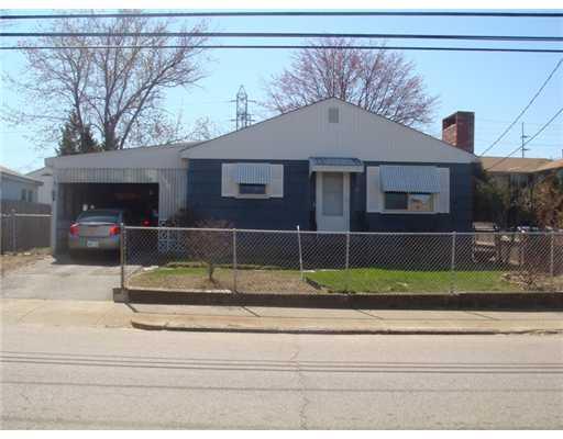 39 Monticello Road Pawtucket, RI 02861 - Photo 1 of 7 Exterior Front.