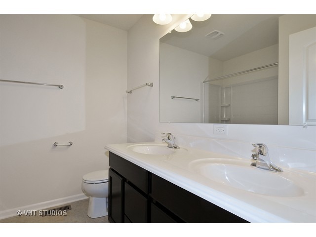 5895 Oak Ridge Way Lisle, IL 60532 - Photo 9 of 10