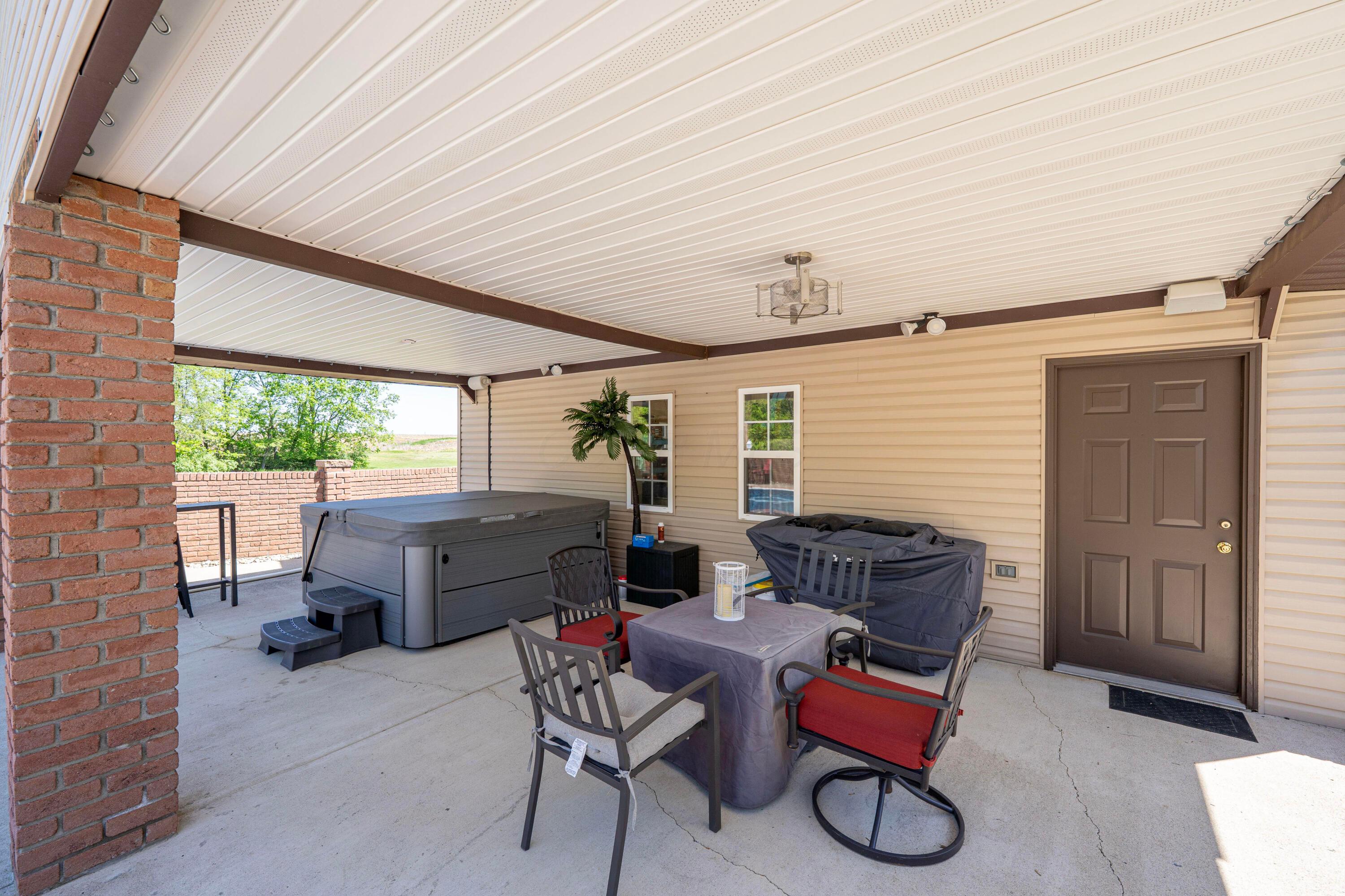 7684 Stout Road Circleville, OH 43113 - Photo 6 of 49 hottub
