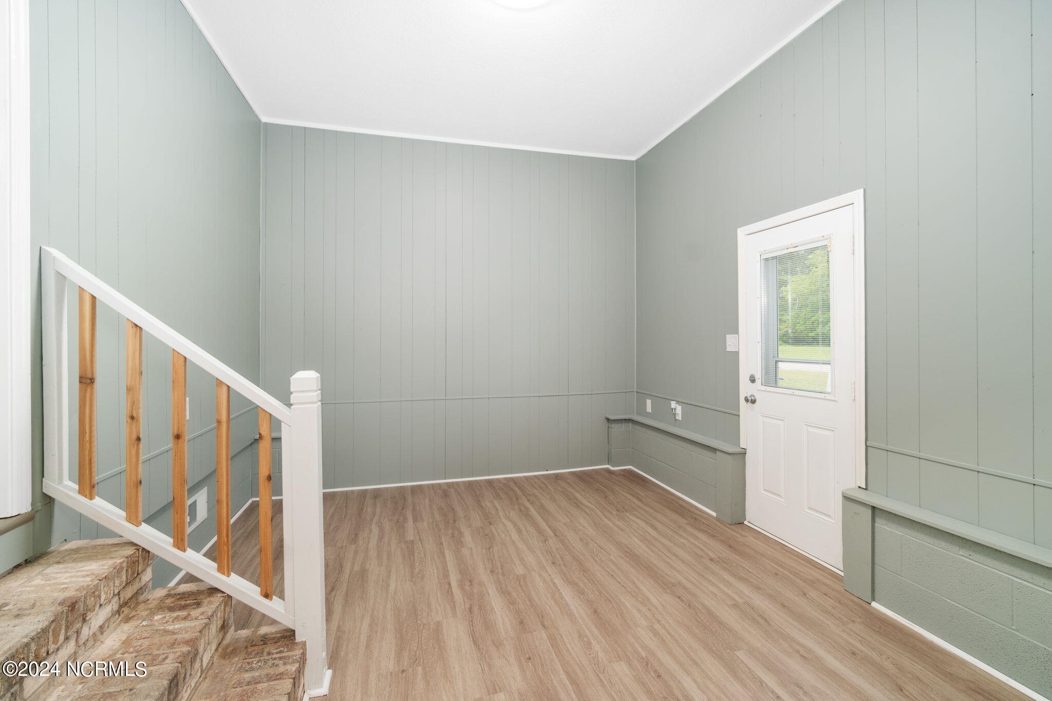 401 Austin Road Beaufort, NC 28516 - Photo 23 of 43 Mudroom/flex space