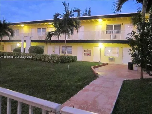 $1,470 | 16851 Northeast 21st Avenue, Unit 7, North Miami Beach, FL 33162