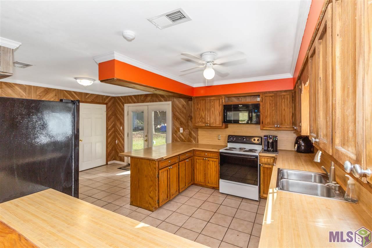 21362 Dewitt May Road Livingston, LA 70754 - Photo 6 of 21 KITCHEN WITH LOTS OF CABINET AND COUNTER SPACE!