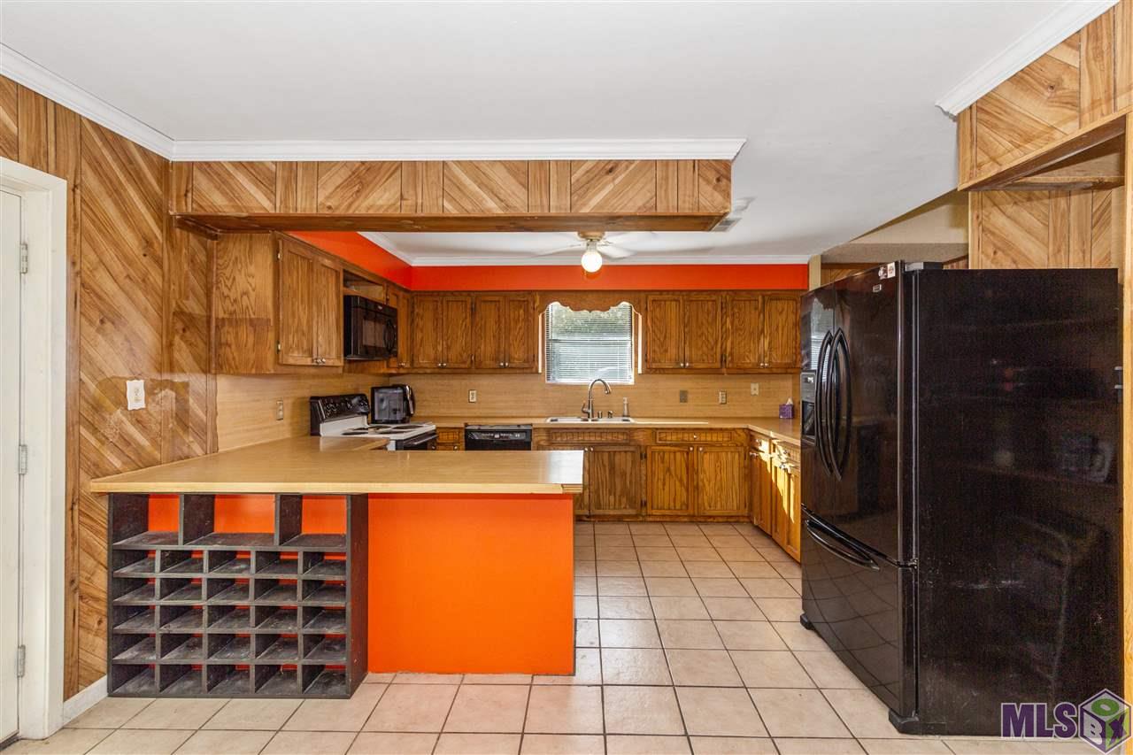 21362 Dewitt May Road Livingston, LA 70754 - Photo 7 of 21 KITCHEN VIEW FROM BREAKFAST AREA