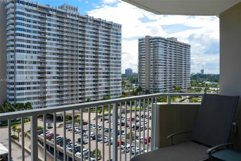 $585,000 | 1950 South Ocean Drive, Unit 9N, Hallandale Beach, FL 33009