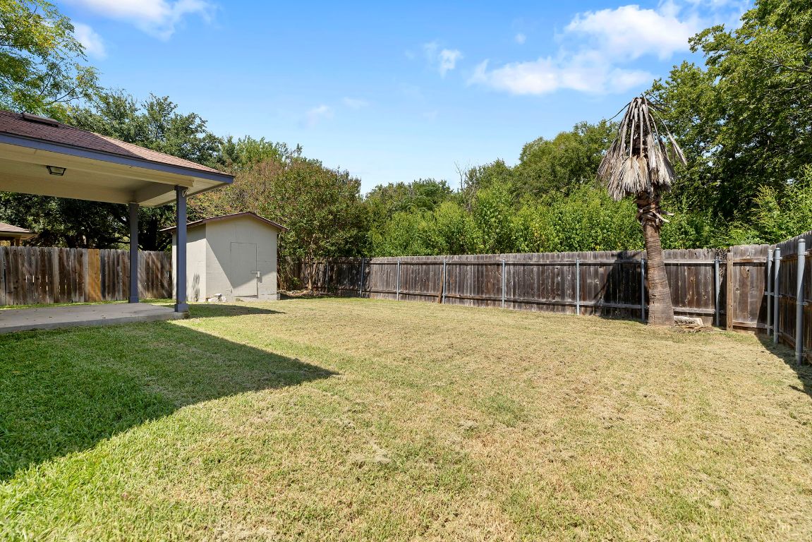 1886 Wallin Loop Round Rock, TX 78664 - Photo 28 of 28 a view of a backyard