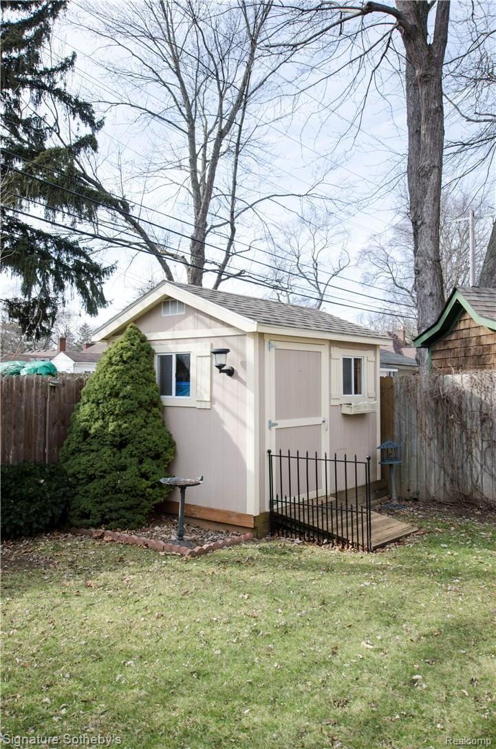 2333 Crooks Road Royal Oak, MI 48073 - Photo 46 of 51 Yard tall1_1.JPG