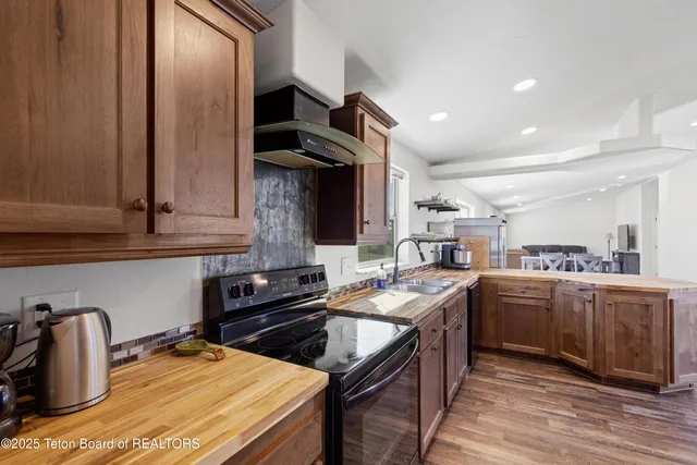 $950,000 | 184 Buttercup Lane, Bedford, WY 83112