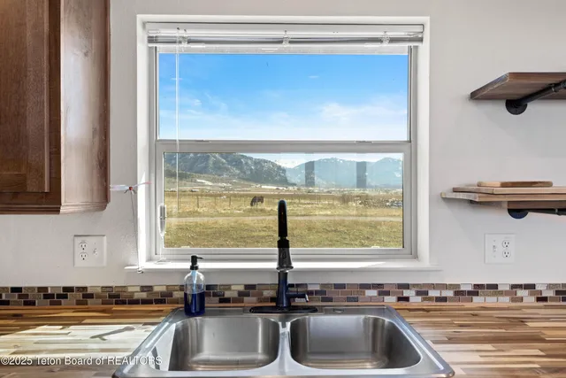 $950,000 | 184 Buttercup Lane, Bedford, WY 83112