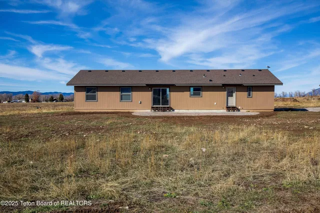 $950,000 | 184 Buttercup Lane, Bedford, WY 83112