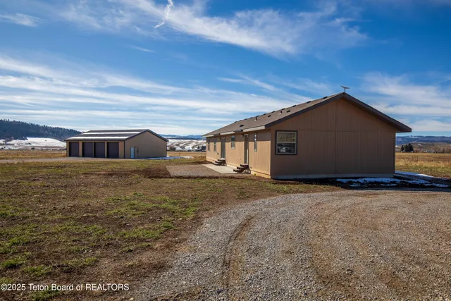 $950,000 | 184 Buttercup Lane, Bedford, WY 83112