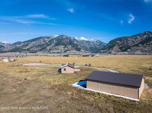 $950,000 | 184 Buttercup Lane, Bedford, WY 83112