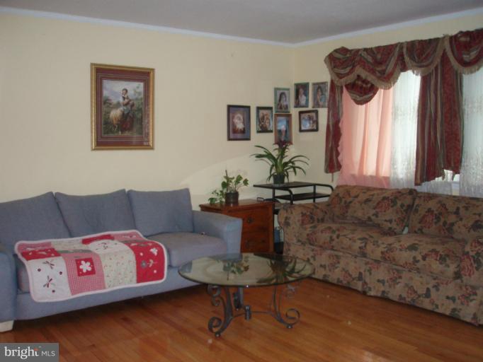 4113 Colie Drive Silver Spring, MD 20906 - Photo 7 of 11 Living Room
