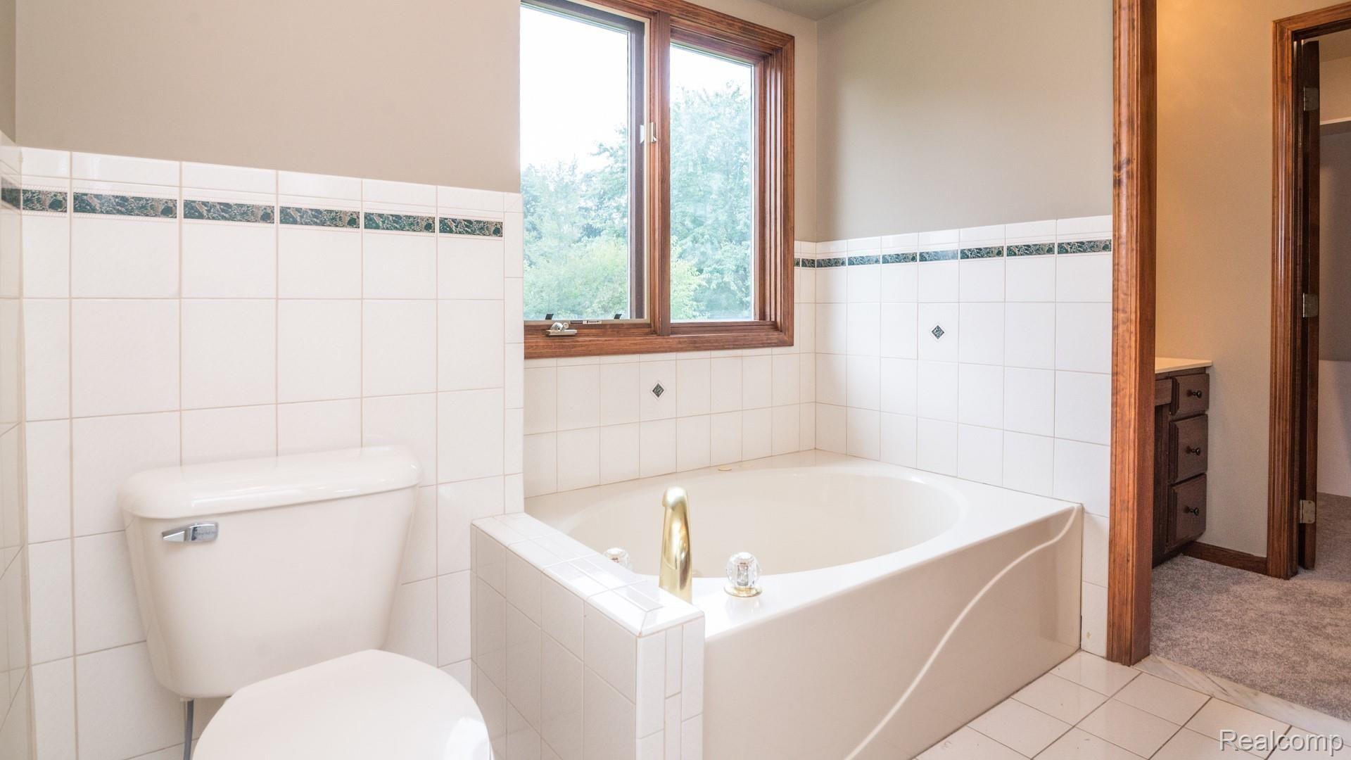 2632 Mcclintock Road Bloomfield Hills, MI 48302 - Photo 10 of 39 029__39.jpg