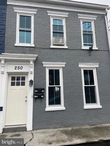 $1,175 | 250 North 2nd Street, Unit 1, Columbia, PA 17512
