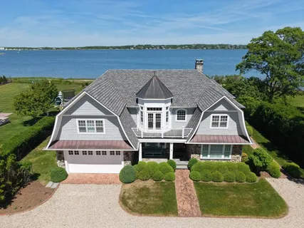 $6,950,000 | 278 West Lake Drive, Montauk, NY 11954
