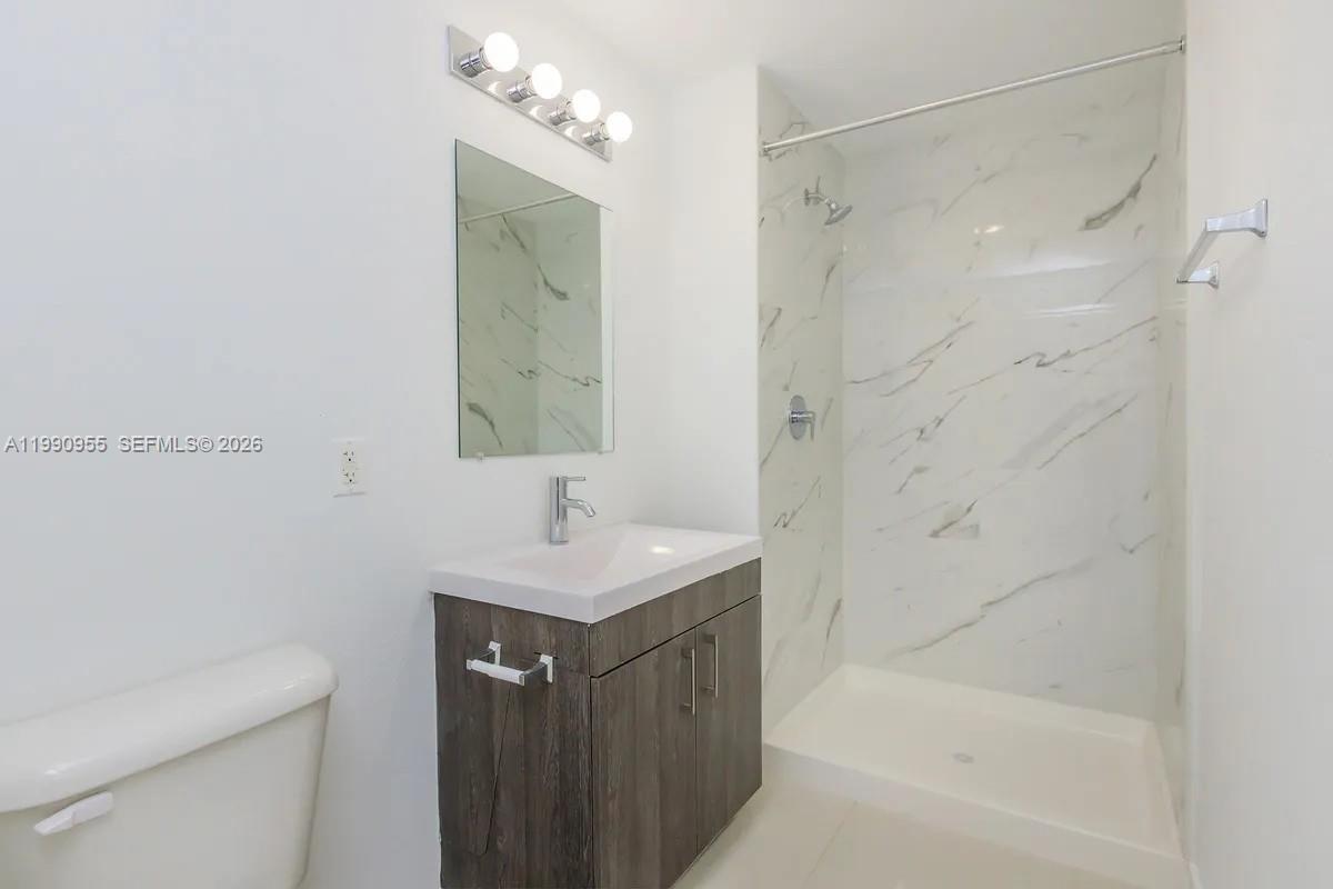 25850 Southwest 140th Court, Unit 6312 Homestead, FL 33032 - Photo 9 of 24 a bathroom with a bathtub a shower a sink and a toilet