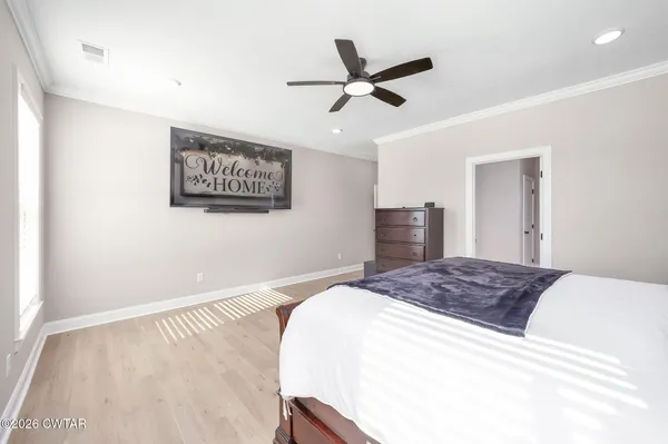 a en suite bathroom with double sink and a mirror