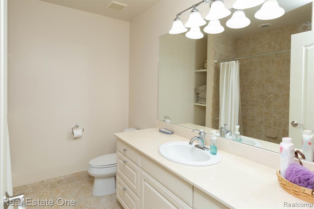 658 Langley Road Rochester Hills, MI 48309 - Photo 45 of 55