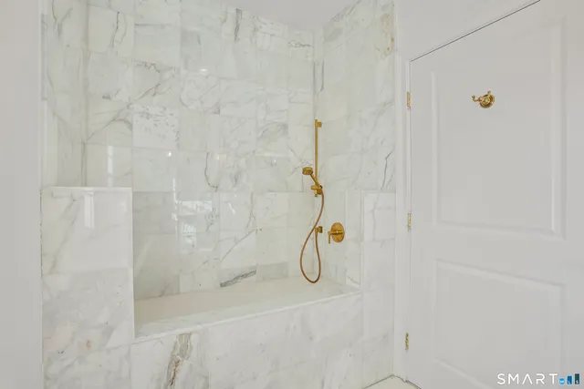 $1,250,000 | 190 Willow Creek Estates Drive, Southbury, CT 06488