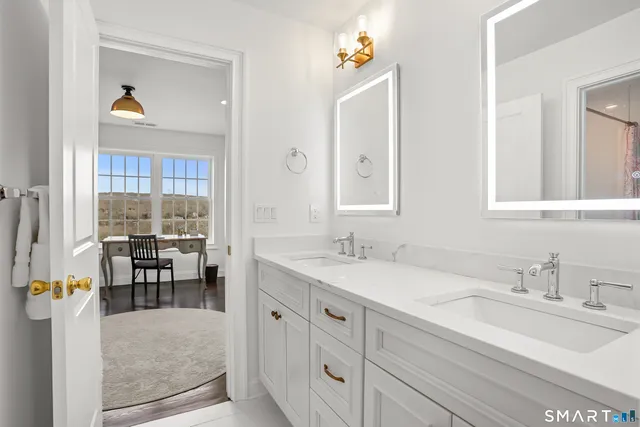 $1,250,000 | 190 Willow Creek Estates Drive, Southbury, CT 06488