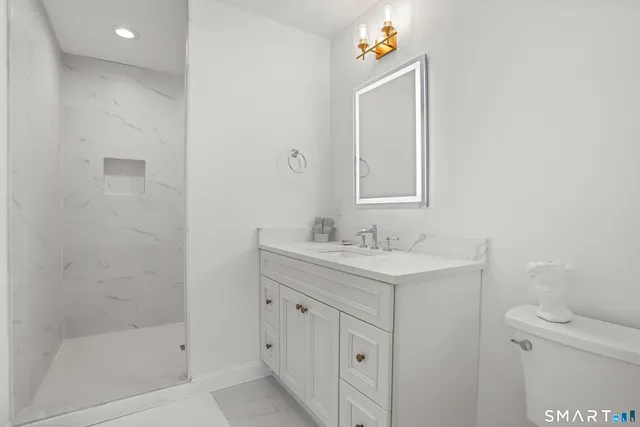 $1,250,000 | 190 Willow Creek Estates Drive, Southbury, CT 06488