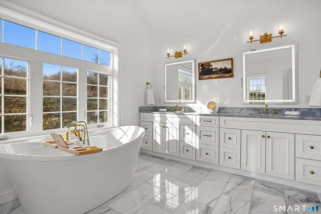 $1,250,000 | 190 Willow Creek Estates Drive, Southbury, CT 06488