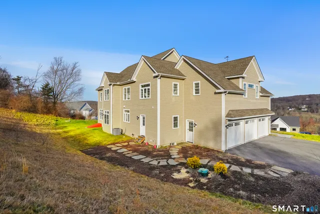 $1,250,000 | 190 Willow Creek Estates Drive, Southbury, CT 06488