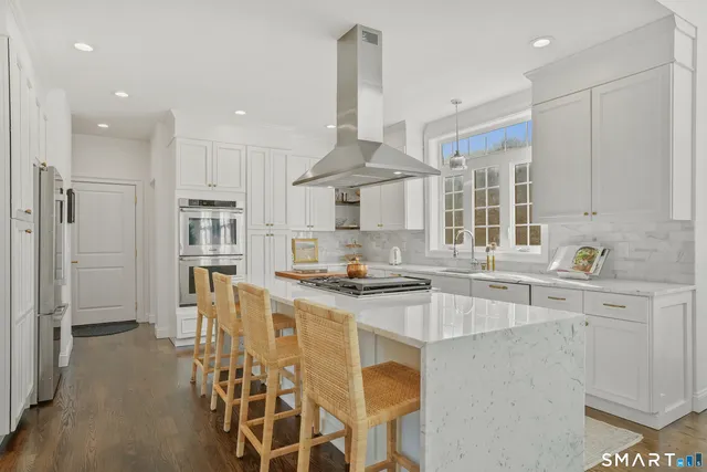 $1,250,000 | 190 Willow Creek Estates Drive, Southbury, CT 06488