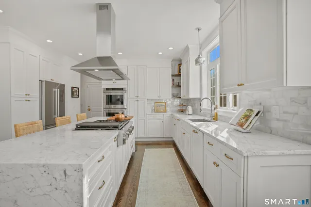 $1,250,000 | 190 Willow Creek Estates Drive, Southbury, CT 06488