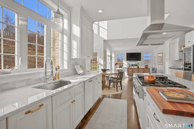 $1,250,000 | 190 Willow Creek Estates Drive, Southbury, CT 06488